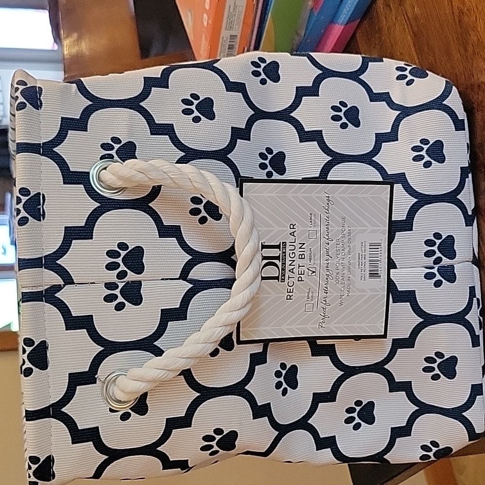 Rectangular pet bin